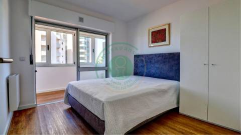 - Vende-se T1 completamente remodelado, situado...