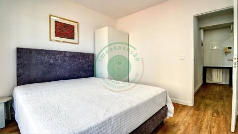 - Vende-se T1 completamente remodelado, situado...