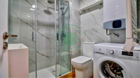 - Vende-se T1 completamente remodelado, situado...