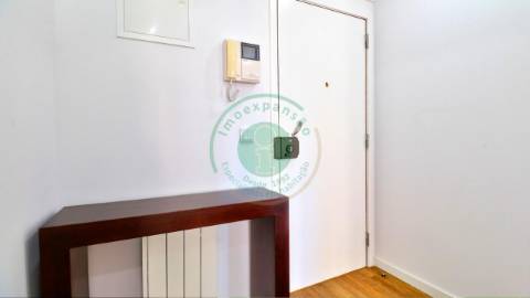 - Vende-se T1 completamente remodelado, situado...