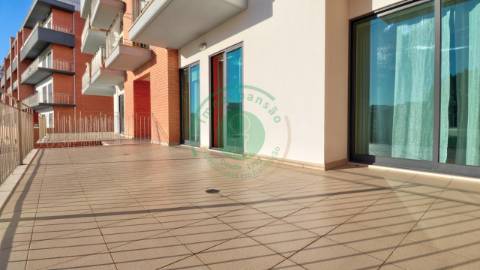 - Vende-se apartamento T3 localizado na Figueira...