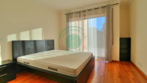 - Vende-se apartamento T3 localizado na Figueira...