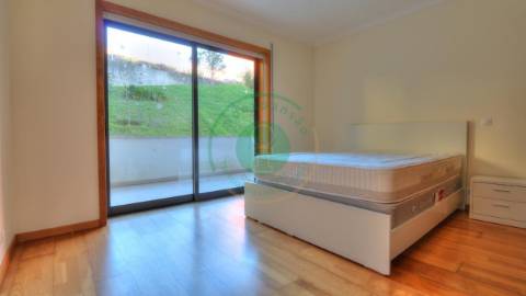 - Vende-se apartamento T3 localizado na Figueira...