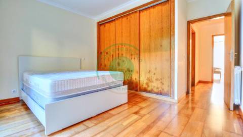 - Vende-se apartamento T3 localizado na Figueira...