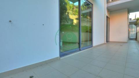 - Vende-se apartamento T3 localizado na Figueira...