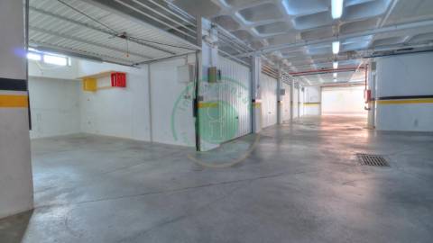 - Vende-se apartamento T3 localizado na Figueira...