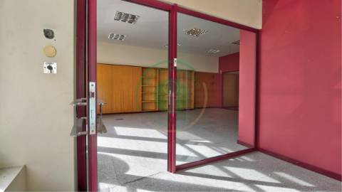 - Oportunidade única de adquirir um espaço...