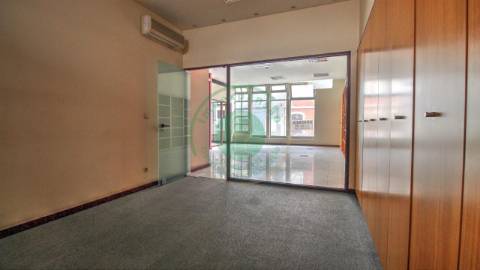 - Oportunidade única de adquirir um espaço...