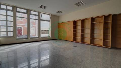 - Oportunidade única de adquirir um espaço...