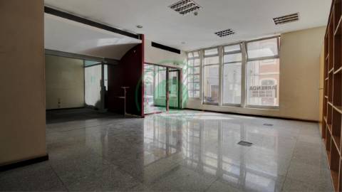 - Oportunidade única de adquirir um espaço...