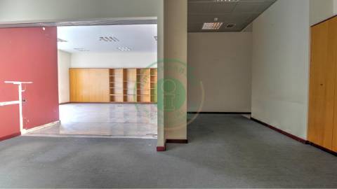 - Oportunidade única de adquirir um espaço...