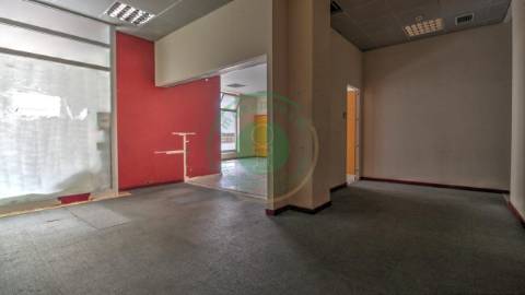 - Oportunidade única de adquirir um espaço...