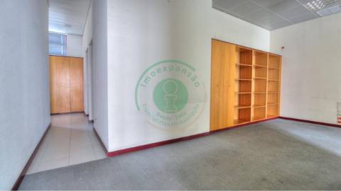 - Oportunidade única de adquirir um espaço...