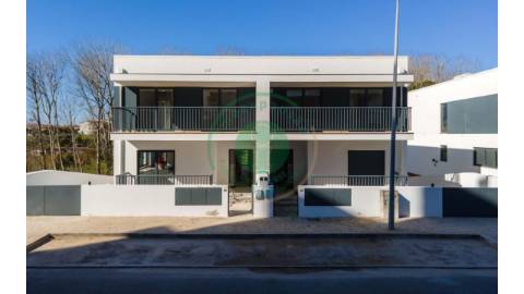 - Vende-se moradia T4 na Figueira da Foz,...