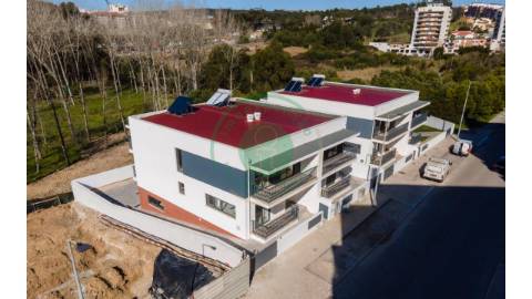 - Vende-se moradia T4 na Figueira da Foz,...