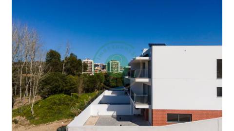 - Vende-se moradia T4 na Figueira da Foz,...