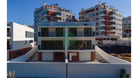 - Vende-se moradia T4 na Figueira da Foz,...