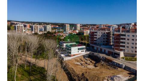 - Vende-se moradia T4 na Figueira da Foz,...