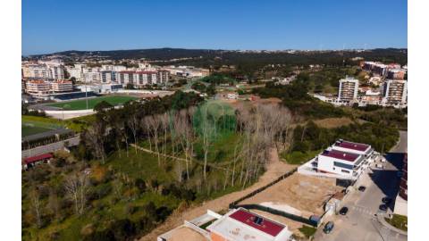 - Vende-se moradia T4 na Figueira da Foz,...