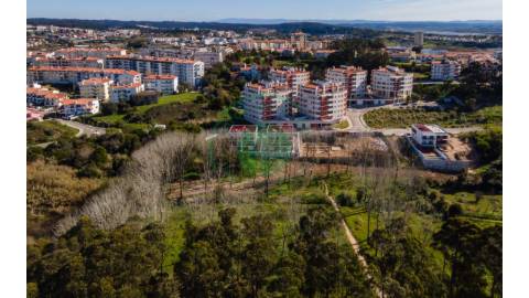 - Vende-se moradia T4 na Figueira da Foz,...