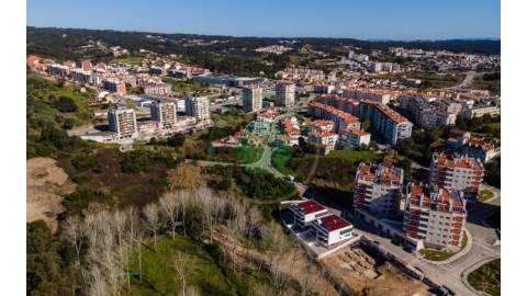 - Vende-se moradia T4 na Figueira da Foz,...