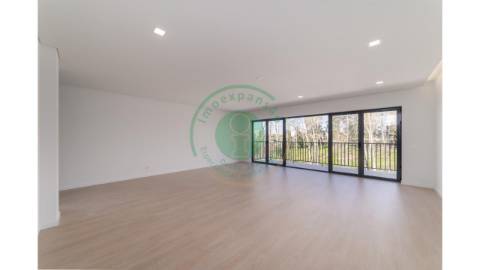 - Vende-se moradia T4 na Figueira da Foz,...