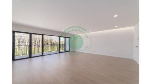 - Vende-se moradia T4 na Figueira da Foz,...