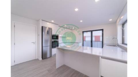 - Vende-se moradia T4 na Figueira da Foz,...