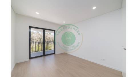 - Vende-se moradia T4 na Figueira da Foz,...