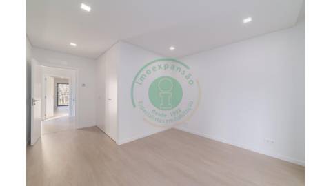 - Vende-se moradia T4 na Figueira da Foz,...