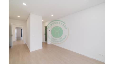 - Vende-se moradia T4 na Figueira da Foz,...