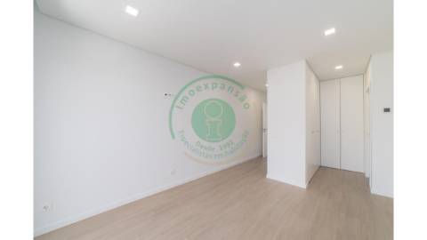 - Vende-se moradia T4 na Figueira da Foz,...