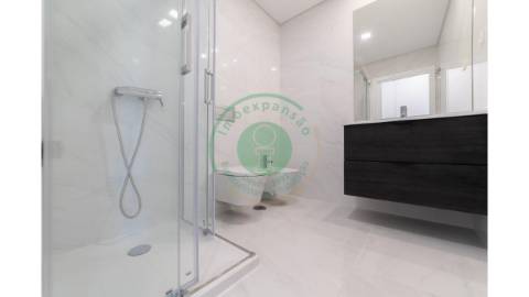 - Vende-se moradia T4 na Figueira da Foz,...