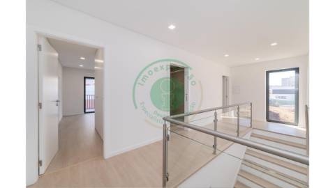 - Vende-se moradia T4 na Figueira da Foz,...