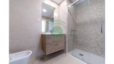 - Vende-se moradia T4 na Figueira da Foz,...