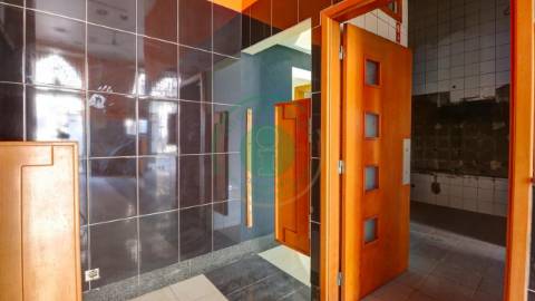 - Vende-se restaurante no centro da Figueira da...