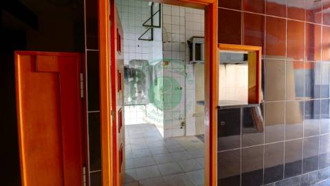 - Vende-se restaurante no centro da Figueira da...