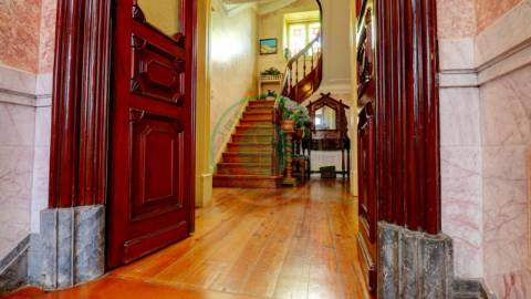 -Vende-se na Figueira da Foz, moradia senhorial...