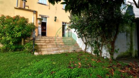 -Vende-se na Figueira da Foz, moradia senhorial...