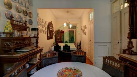 -Vende-se na Figueira da Foz, moradia senhorial...