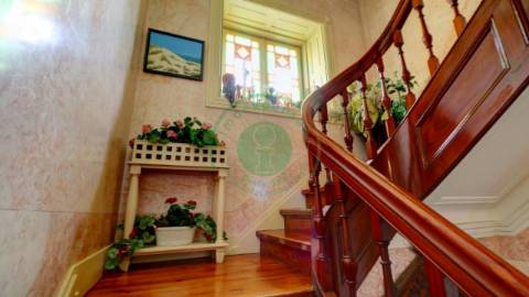 -Vende-se na Figueira da Foz, moradia senhorial...