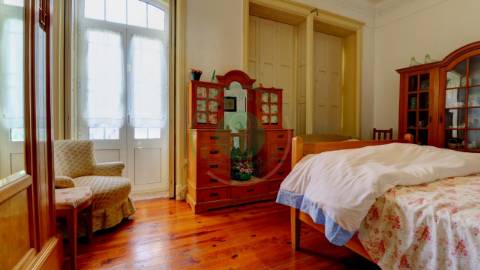 -Vende-se na Figueira da Foz, moradia senhorial...