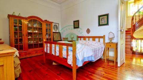 -Vende-se na Figueira da Foz, moradia senhorial...