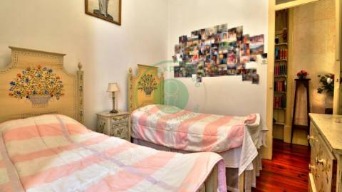 -Vende-se na Figueira da Foz, moradia senhorial...