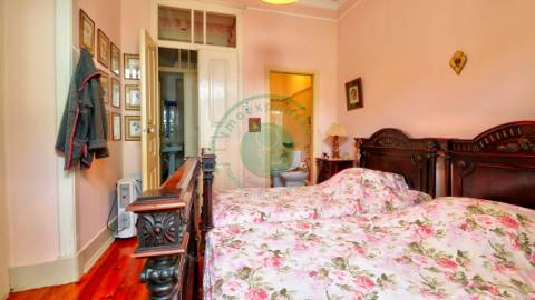 -Vende-se na Figueira da Foz, moradia senhorial...