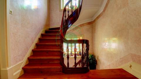 -Vende-se na Figueira da Foz, moradia senhorial...