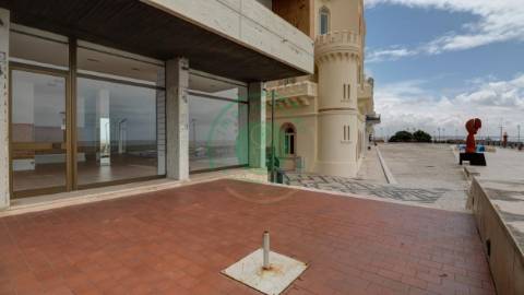 Vende-se loja com 135 m² na Figueira da Foz, na...