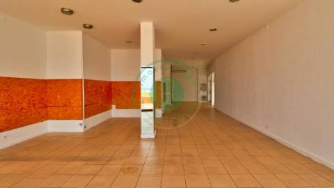 Vende-se loja com 135 m² na Figueira da Foz, na...