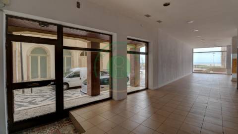 Vende-se loja com 135 m² na Figueira da Foz, na...