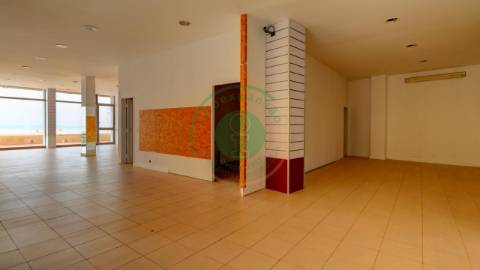 Vende-se loja com 135 m² na Figueira da Foz, na...